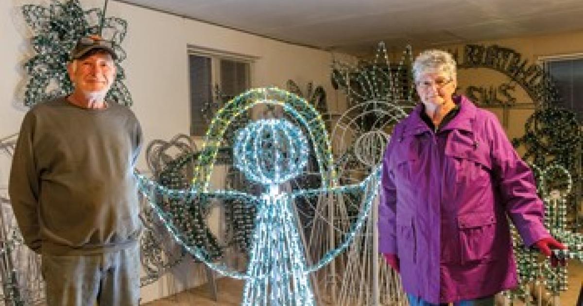 Robert and Linda Sprague, Dawson, create large and small outdoor light displays. PHOTOS BY LIZA KESSEL/NDAREC