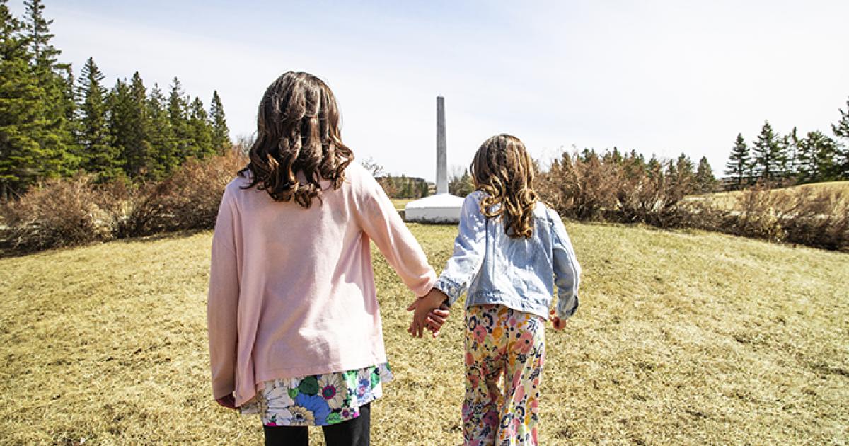 Elle Beyer, left, and her sister, Mila